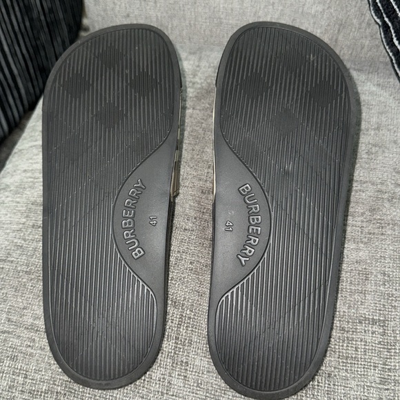 Burberry Slides - Picture 3 of 8